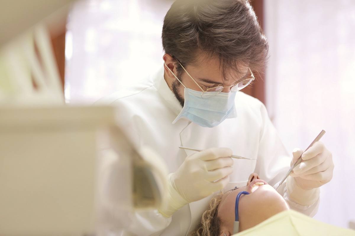 Los odontólogos encuentran más dientes rotos durante la pandemia